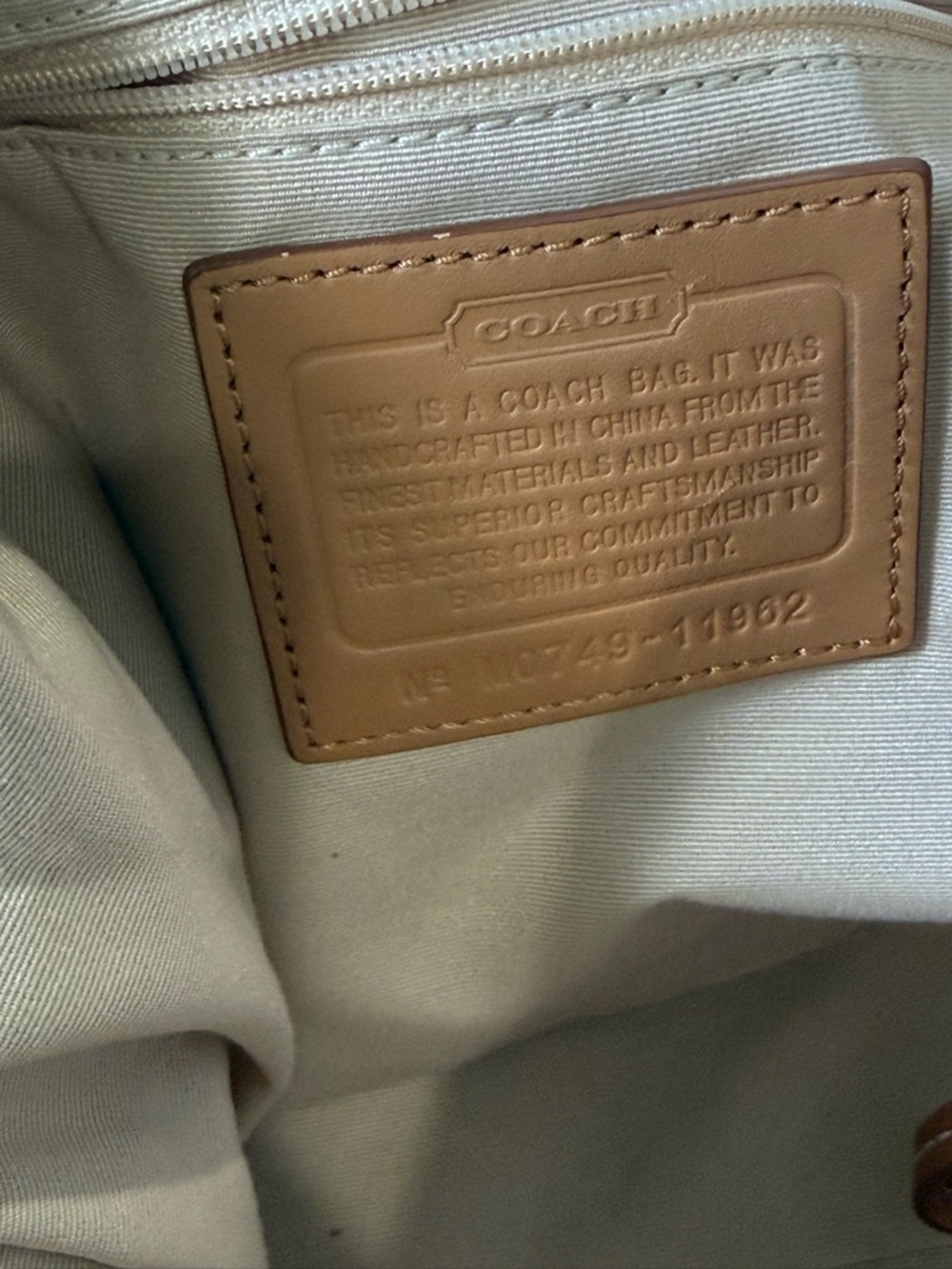 GUC Coach Carly Cream Signature Tan Leather Hobo Turn Lock Y2K Shoulder Bag - Picture 8 of 8
